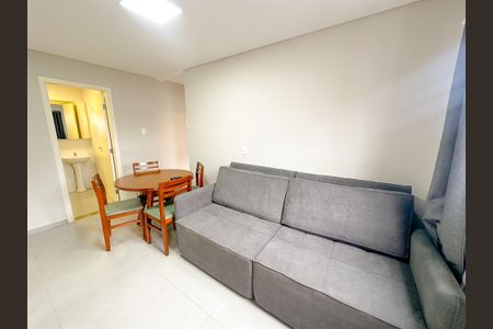 Sala de TV de apartamento para alugar com 2 quartos, 60m² em Cachoeira do Bom Jesus, Florianópolis