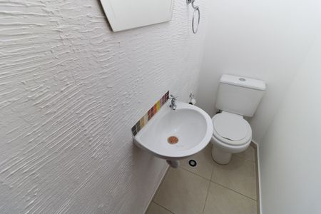 Casa de condomínio à venda com 75m², 2 quartos e 2 vagasLavabo