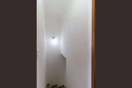 Casa de condomínio à venda com 75m², 2 quartos e 2 vagasEscada