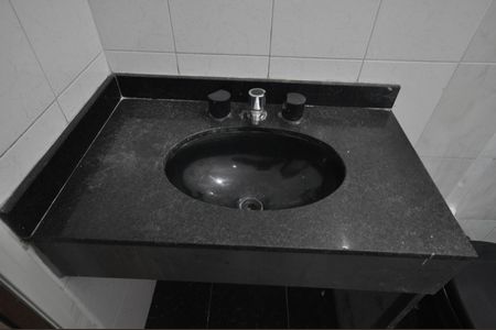 Casa à venda com 250m², 6 quartos e 2 vagasBanheiro da Edícula