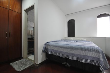 Casa à venda com 250m², 6 quartos e 2 vagasSuíte 1