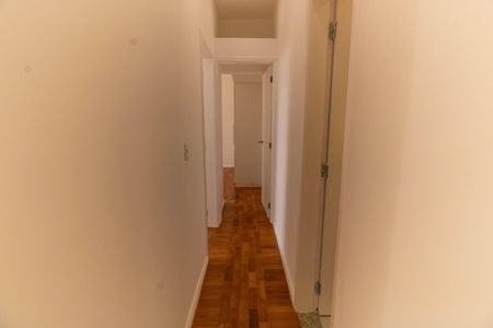 Apartamento à venda com 72m², 3 quartos e sem vaga Apartamento à venda com 72m², 3 quartos e sem vagaCorredor