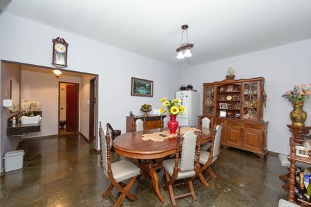 Casa à venda com 360m², 4 quartos e 5 vagasSALA