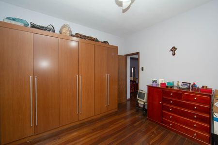 Casa à venda com 360m², 4 quartos e 5 vagasQUARTO2