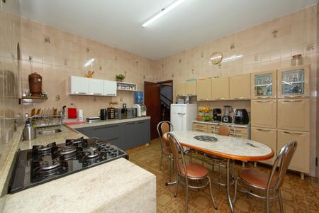 Casa à venda com 360m², 4 quartos e 5 vagasCOZINHA