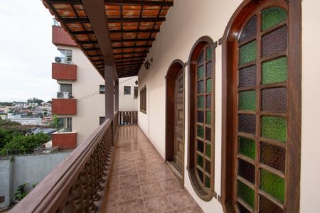 Casa à venda com 360m², 4 quartos e 5 vagasVARANDA