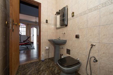 Casa à venda com 360m², 4 quartos e 5 vagasBANHEIRO3