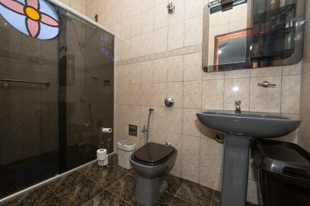 Casa à venda com 360m², 4 quartos e 5 vagasBANHEIRO2