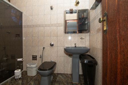 Casa à venda com 360m², 4 quartos e 5 vagasBANHEIRO2