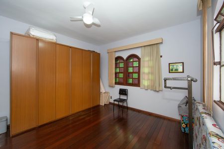 Casa à venda com 360m², 4 quartos e 5 vagasQUARTO3