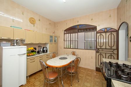 Casa à venda com 360m², 4 quartos e 5 vagasCOZINHA