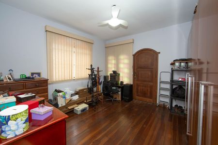 Casa à venda com 360m², 4 quartos e 5 vagasQUARTO2