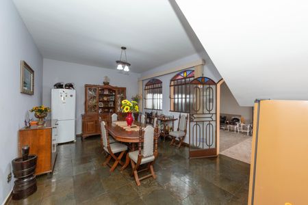 Casa à venda com 360m², 4 quartos e 5 vagasSALA