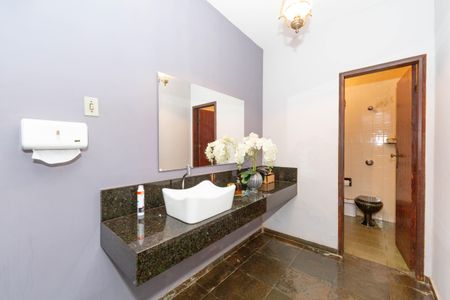 Casa à venda com 360m², 4 quartos e 5 vagasBANHEIRO1