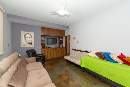 Casa à venda com 360m², 4 quartos e 5 vagasSALA