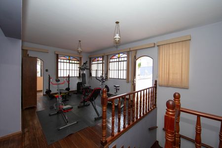 Casa à venda com 360m², 4 quartos e 5 vagasSALA