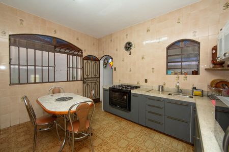 Casa à venda com 360m², 4 quartos e 5 vagasCOZINHA