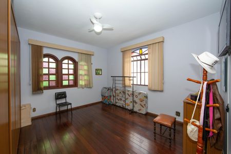 Casa à venda com 360m², 4 quartos e 5 vagasQUARTO3