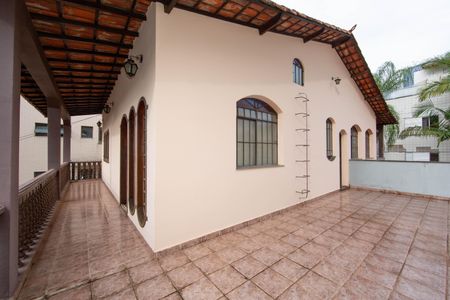 Casa à venda com 360m², 4 quartos e 5 vagasAREA EXTERNA SUPERIOR