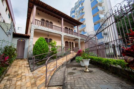 Casa à venda com 360m², 4 quartos e 5 vagasFACHADA