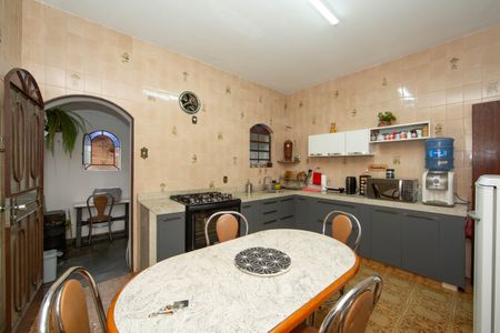 Casa à venda com 360m², 4 quartos e 5 vagasCOZINHA