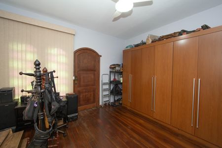 Casa à venda com 360m², 4 quartos e 5 vagasQUARTO2