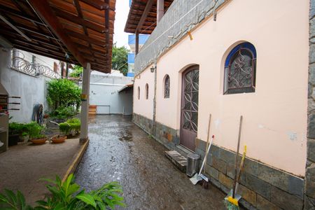 Casa à venda com 360m², 4 quartos e 5 vagasAREA EXTERNA 