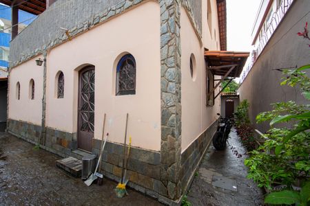 Casa à venda com 360m², 4 quartos e 5 vagasAREA EXTERNA 