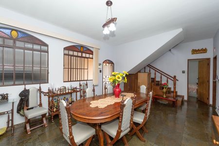 Casa à venda com 360m², 4 quartos e 5 vagasSALA