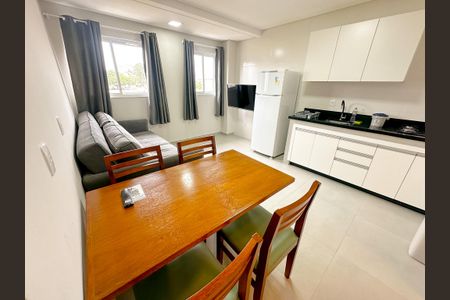 Sala de apartamento para alugar com 2 quartos, 60m² em Cachoeira do Bom Jesus, Florianópolis
