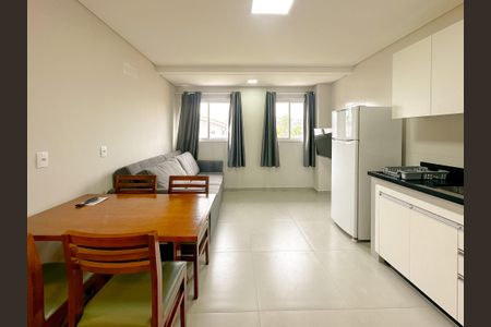 Sala de apartamento para alugar com 2 quartos, 60m² em Cachoeira do Bom Jesus, Florianópolis