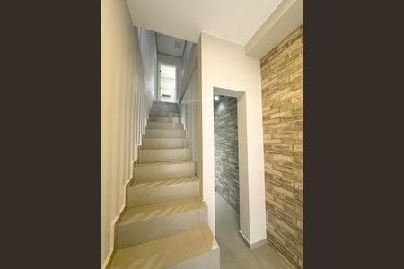 Apartamento para alugar com 60m², 2 quartos e 1 vagaEscada