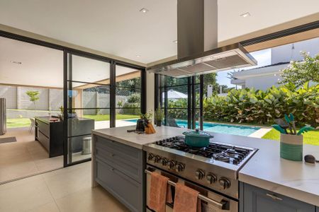 Casa de condomínio à venda com 576m², 6 quartos e 6 vagas