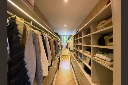 Casa de condomínio à venda com 576m², 6 quartos e 6 vagas