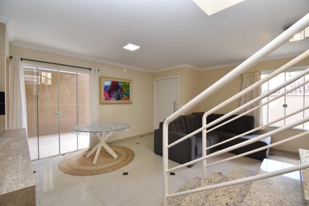 Sala de casa de condomínio para alugar com 3 quartos, 148m² em Barreirinha, Curitiba