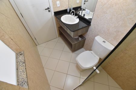 Casa de condomínio para alugar com 148m², 3 quartos e 2 vagasBanheiro da Suíte 