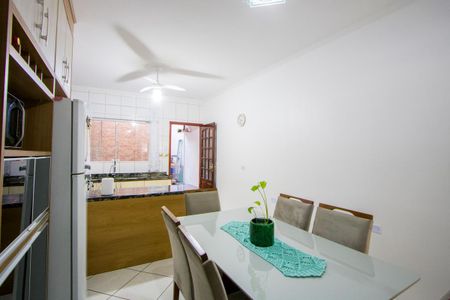 Casa à venda com 142m², 3 quartos e 2 vagasCopa/Cozinha