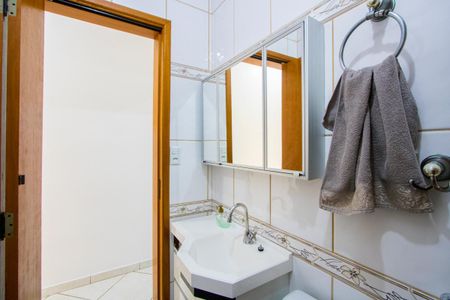 Casa à venda com 142m², 3 quartos e 2 vagasBanheiro social