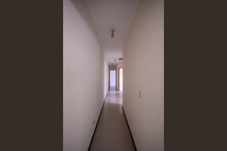 Casa à venda com 184m², 3 quartos e 3 vagasCorredor de Acesso aos quartos 