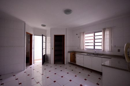 Casa à venda com 184m², 3 quartos e 3 vagasCozinha 