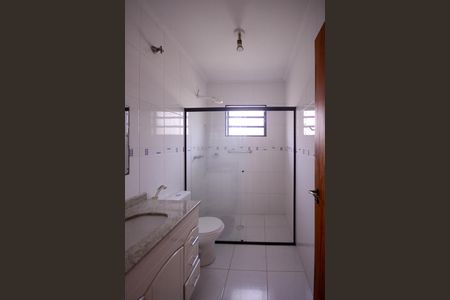 Casa à venda com 184m², 3 quartos e 3 vagasBanheiro Social 
