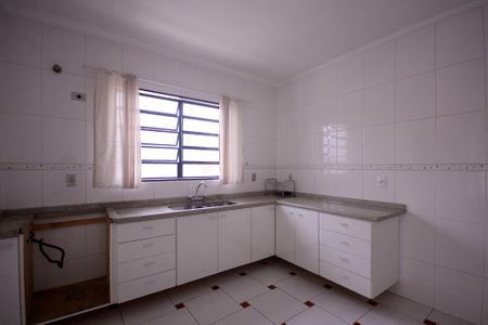 Casa à venda com 184m², 3 quartos e 3 vagasCozinha 