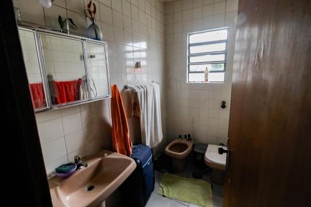 Casa à venda com 240m², 3 quartos e 2 vagasBanheiro da Suíte