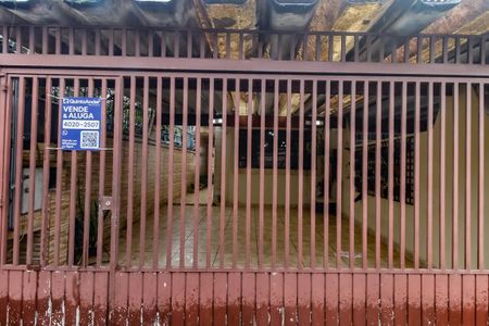 Casa à venda com 240m², 3 quartos e 2 vagasFachada e garagem