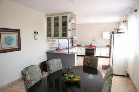 Foto 20 de casa à venda com 4 quartos, 300m² em Vera Cruz, Contagem