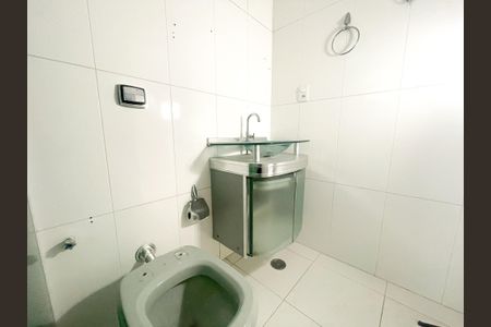 Apartamento à venda com 73m², 2 quartos e 1 vaga Apartamento à venda com 73m², 2 quartos e 1 vagaBanheiro Social