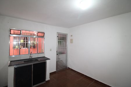 Sala / Cozinha de casa para alugar com 1 quarto, 59m² em Vila Mirante, São Paulo