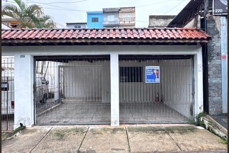 Casa para alugar com 85m², 2 quartos e 2 vagas Casa para alugar com 85m², 2 quartos e 2 vagasFachada