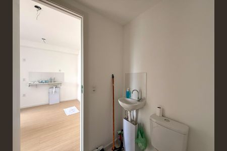 Apartamento para alugar com 29m², 2 quartos e sem vaga Apartamento para alugar com 29m², 2 quartos e sem vagaBanheiro