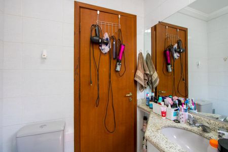 Apartamento à venda com 120m², 3 quartos e 2 vagas Apartamento à venda com 120m², 3 quartos e 2 vagasBanheiro do quarto 1